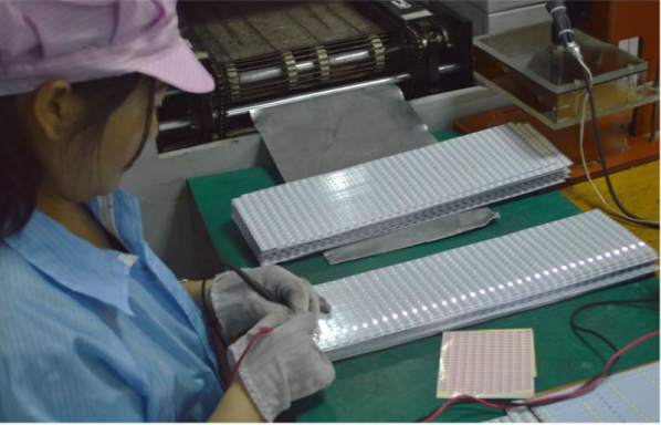 Ningbo EMOLIT Import and Export Co.,Ltd factory production line 4
