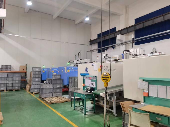 Ningbo EMOLIT Import and Export Co.,Ltd factory production line 1