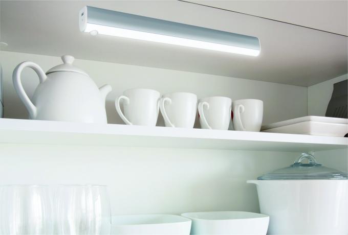 Aluminum Base High Lumen PIR Sensor Portable Rechargeable LED Lamp CE Approval 0
